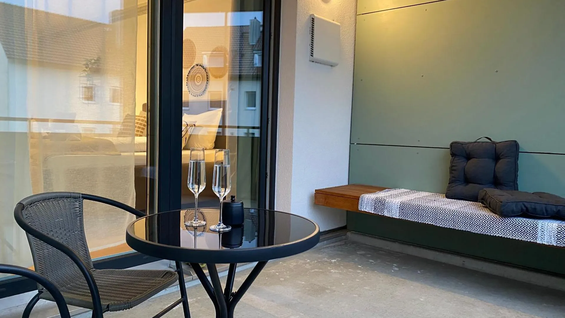 Modern Zentral Parkplatz Terasse Netflix Apartment Straubing Germany