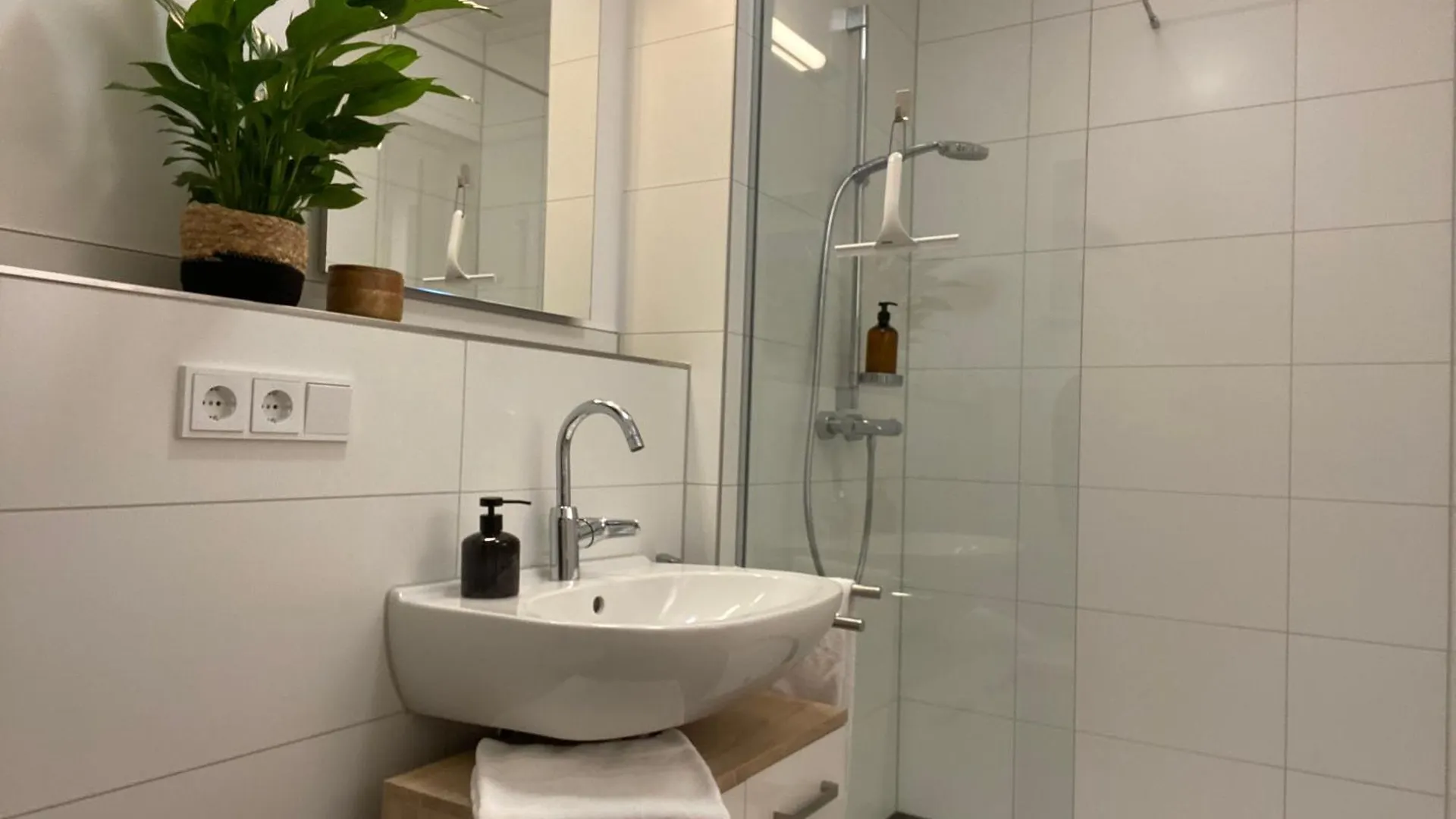 Modern Zentral Parkplatz Terasse Netflix Apartment Straubing